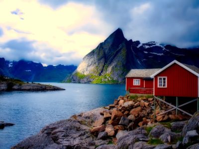 Yachtcharter Norwegen Haus am Fluss